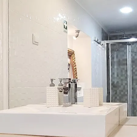 Need Is Lisbon- Downtown Lissabon