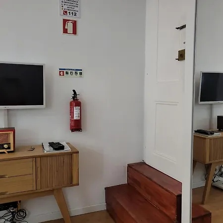 Need Is Lisbon- Downtown Лісабон